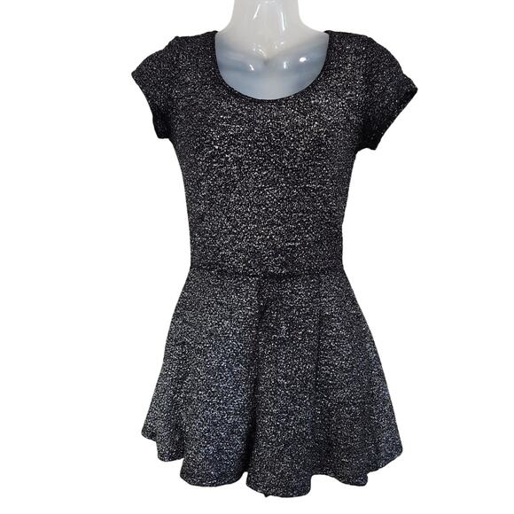 One Clothing Metallic Shimmer Romper Short Sleeve Wide Leg Black Silver Sz Small - Picture 1 of 7